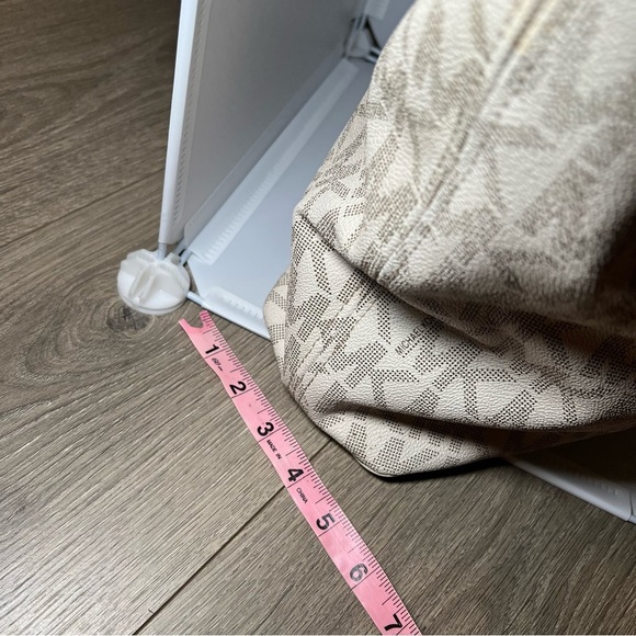 MICHAEL KORS Studio Signature White Tan EMRY Large Top Zip Tote Sections - Picture 8 of 13